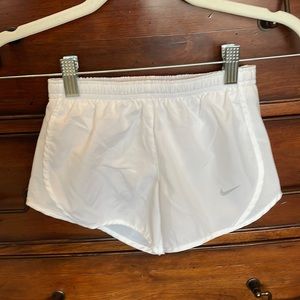 Nike girls shorts white. Size XS. EUC
